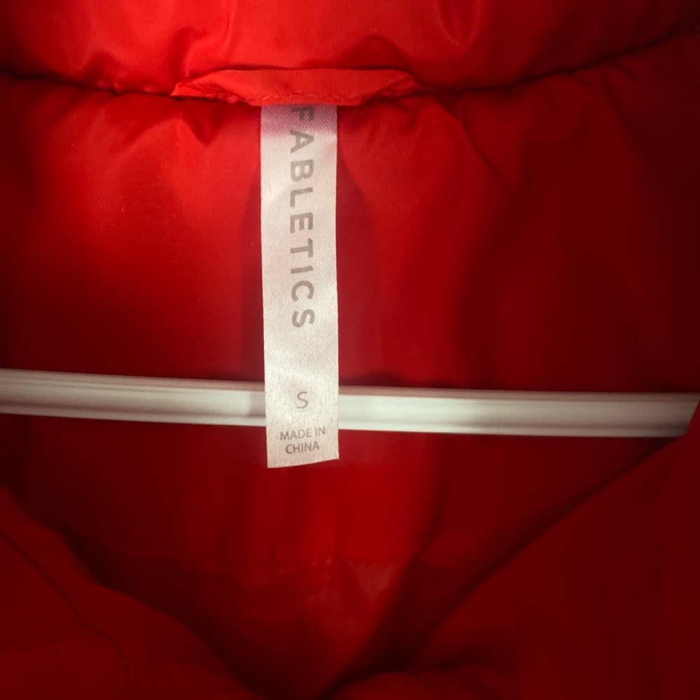 Fabletics Red puffer vest with hood - Picture 3 of 8